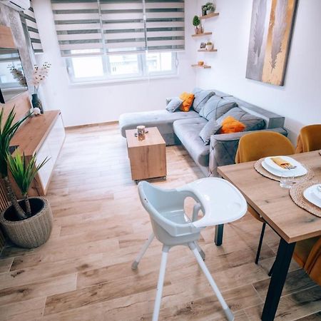 Apartman Lux-Besplatno Koriscenje Zasebne Garaze Сремска-Митровица Экстерьер фото