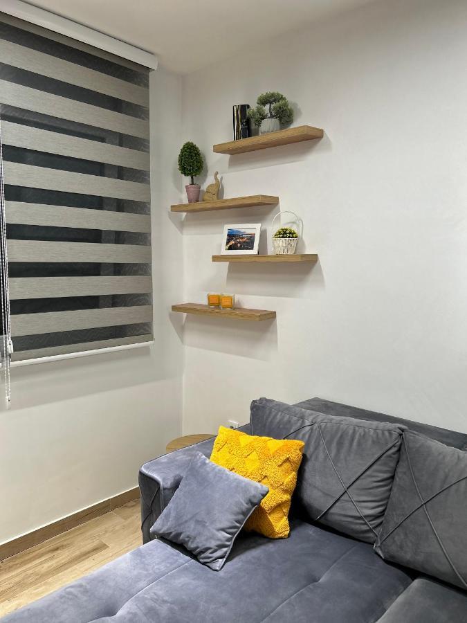 Apartman Lux-Besplatno Koriscenje Zasebne Garaze Сремска-Митровица Экстерьер фото