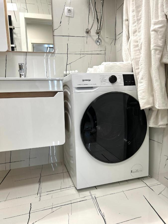Apartman Lux-Besplatno Koriscenje Zasebne Garaze Сремска-Митровица Экстерьер фото