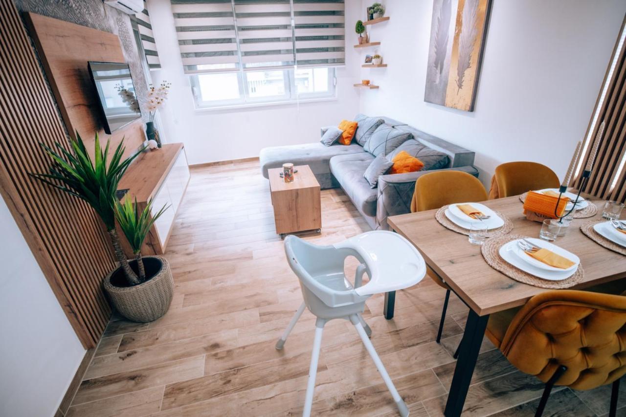 Apartman Lux-Besplatno Koriscenje Zasebne Garaze Сремска-Митровица Экстерьер фото