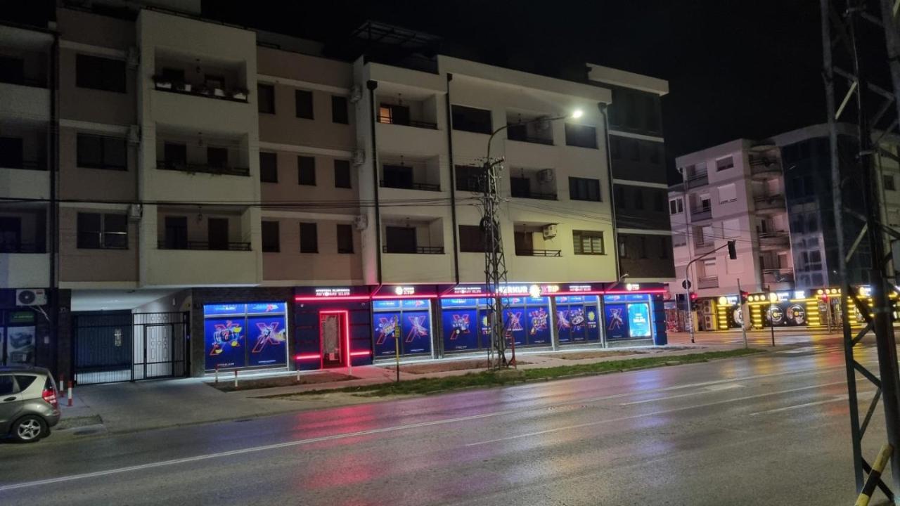 Apartman Lux-Besplatno Koriscenje Zasebne Garaze Сремска-Митровица Экстерьер фото