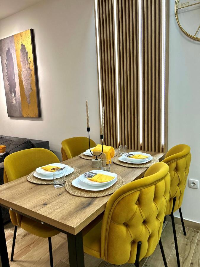 Apartman Lux-Besplatno Koriscenje Zasebne Garaze Сремска-Митровица Экстерьер фото