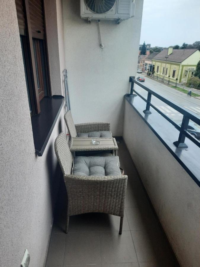 Apartman Lux-Besplatno Koriscenje Zasebne Garaze Сремска-Митровица Экстерьер фото