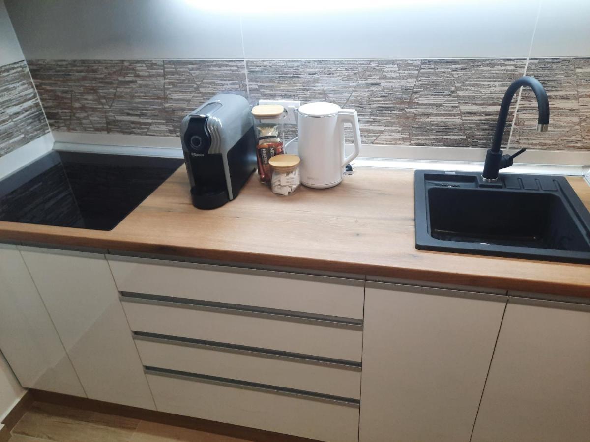 Apartman Lux-Besplatno Koriscenje Zasebne Garaze Сремска-Митровица Экстерьер фото