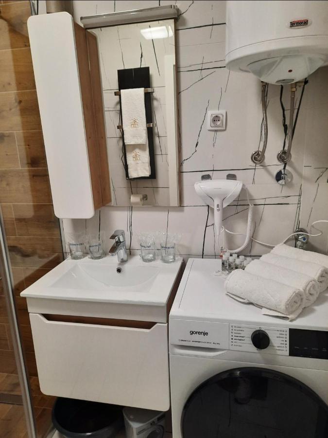 Apartman Lux-Besplatno Koriscenje Zasebne Garaze Сремска-Митровица Экстерьер фото