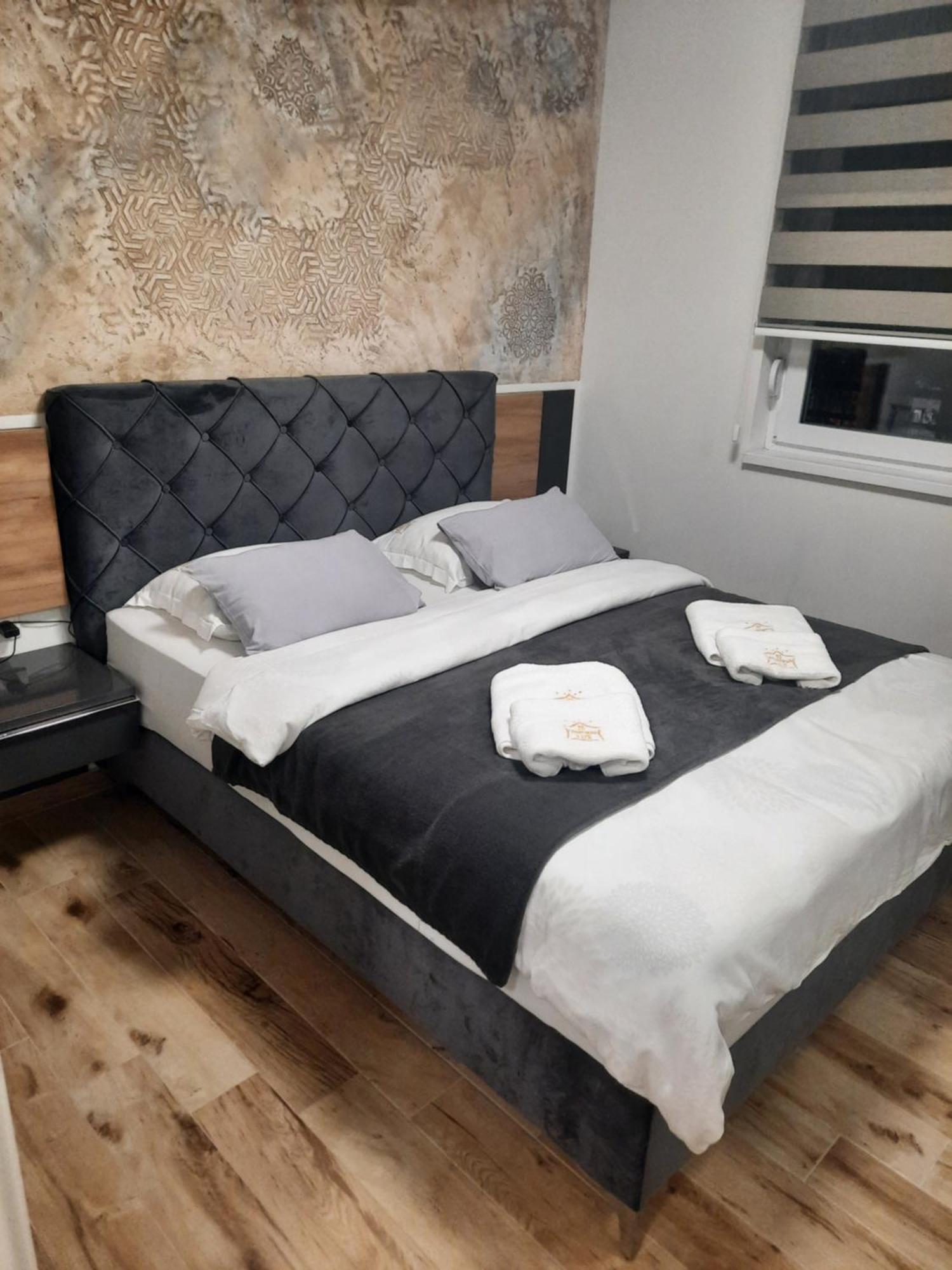 Apartman Lux-Besplatno Koriscenje Zasebne Garaze Сремска-Митровица Экстерьер фото